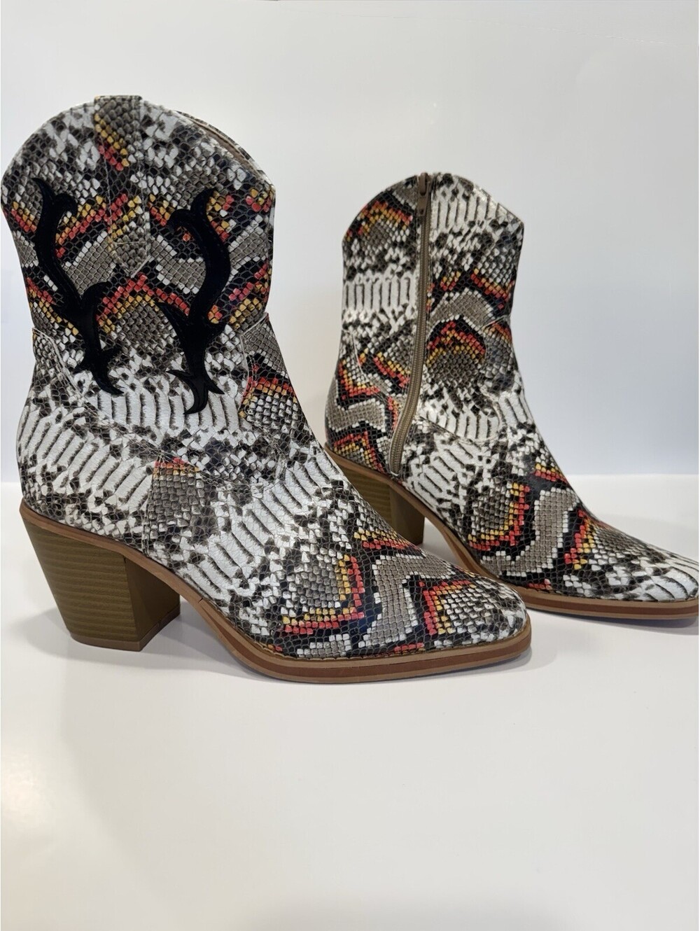 YOKI Brea 25 Western Cowboy Rodeo Snakeskin Booties Women's 9 Block Heel